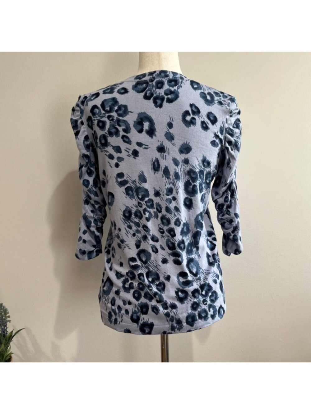 Kelly Leopard Print Sequin Cardigan Sweater Womens XS Blue 3/4 Ruched Sleeve - Picture 2 of 7